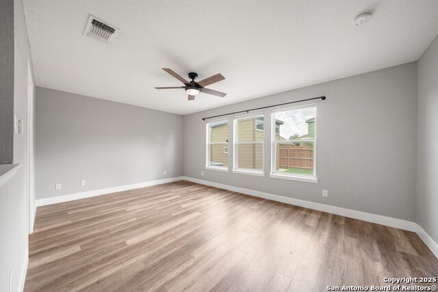 Listing photo id 14 for 1480 Astor Creek