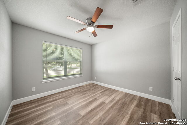 Listing photo id 20 for 1480 Astor Creek
