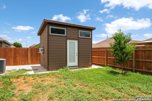 Listing photo id 23 for 1480 Astor Creek