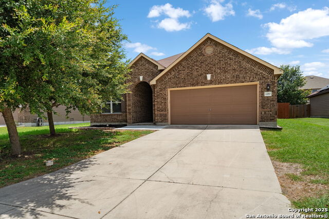 Listing photo id 1 for 1480 Astor Creek