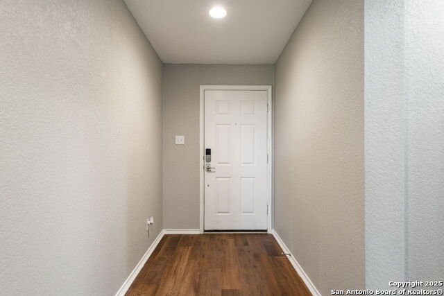 Listing photo id 3 for 1480 Astor Creek