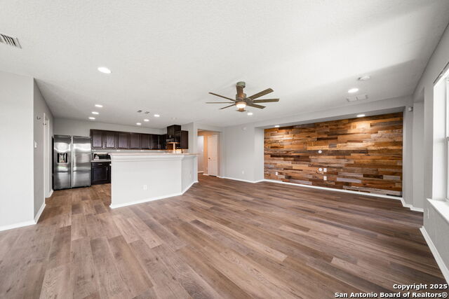 Listing photo id 6 for 1480 Astor Creek