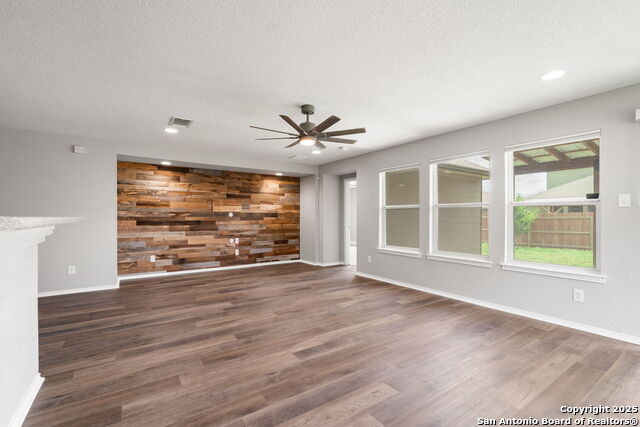 Listing photo id 7 for 1480 Astor Creek