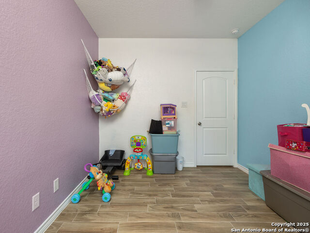 Image 21 of 27 For 1019 Clovis Pl