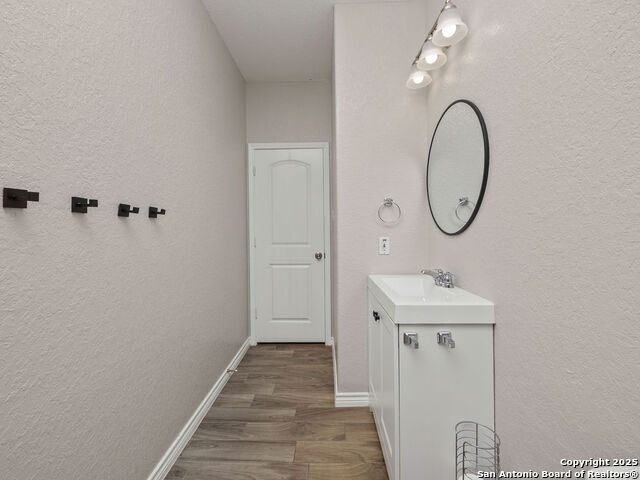 Image 22 of 27 For 1019 Clovis Pl