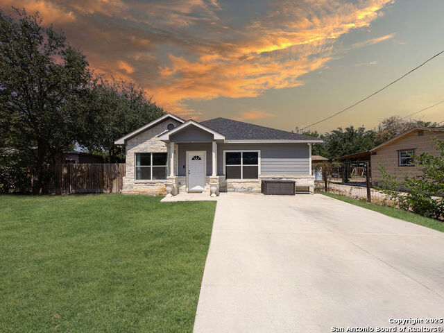 Image 3 of 27 For 1019 Clovis Pl