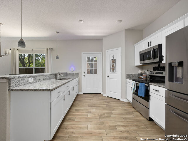 Image 7 of 27 For 1019 Clovis Pl