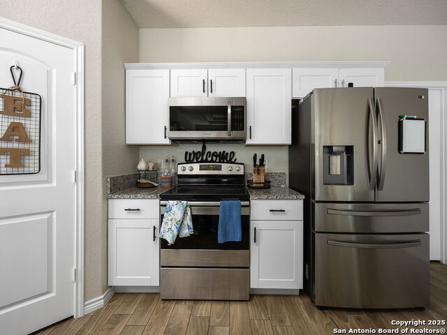 Image 9 of 27 For 1019 Clovis Pl