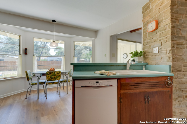 Listing photo id 13 for 134 Oaklane  