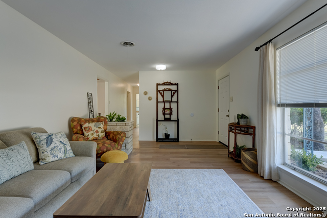 Listing photo id 2 for 134 Oaklane  