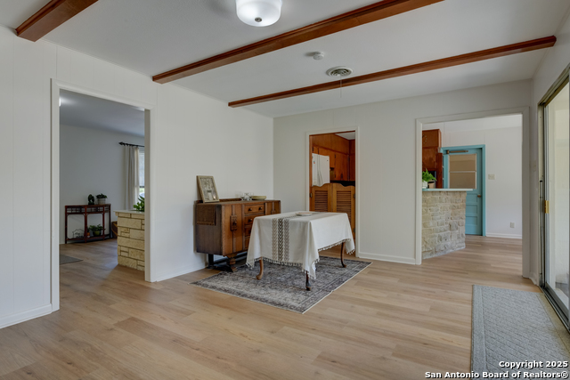 Listing photo id 3 for 134 Oaklane  