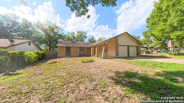 Image 2 of 9 For 7542 Leafy Hollow