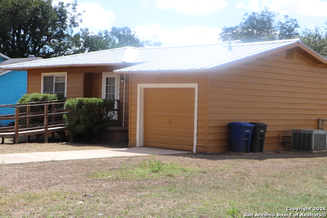 Image 2 of 14 For 550 Kashmuir Pl