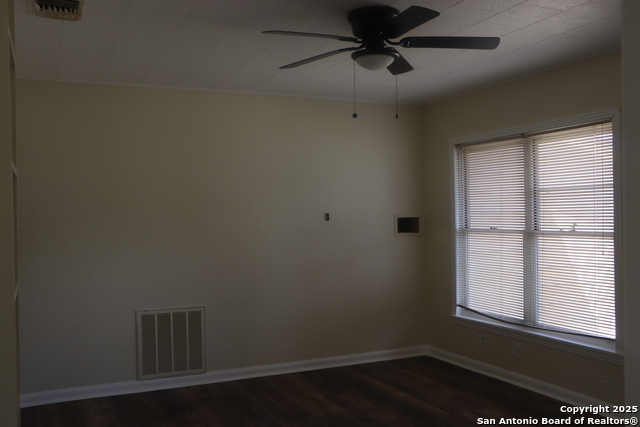 Image 6 of 14 For 550 Kashmuir Pl