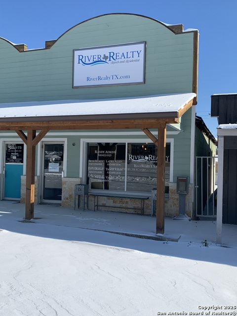 Listing photo id 2 for 812 Main  