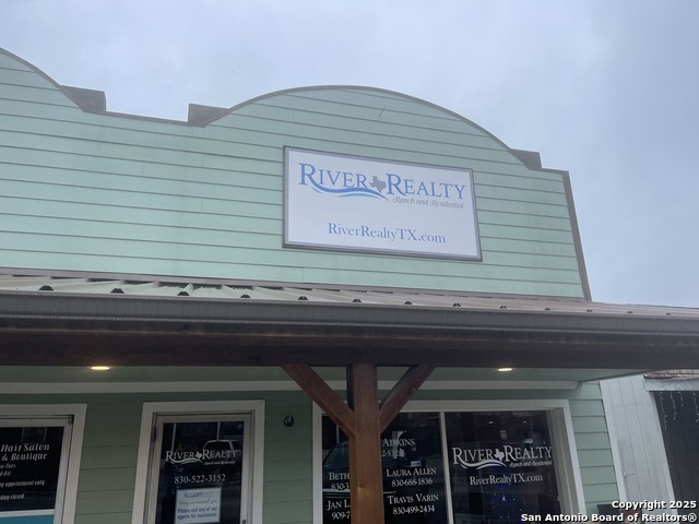 Listing photo id 3 for 812 Main  