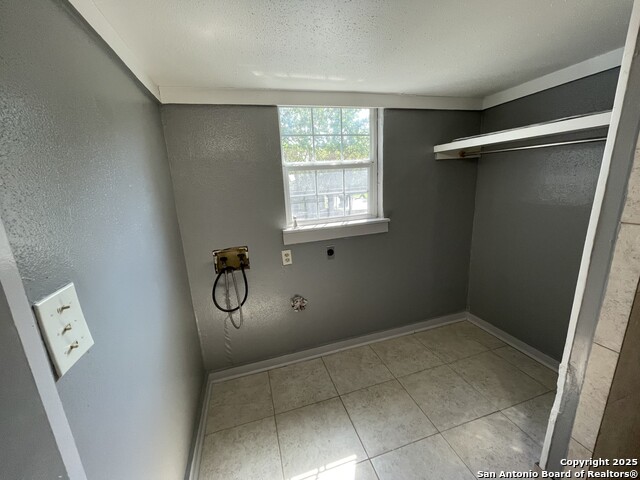 Listing photo id 8 for 518 Sabinas N