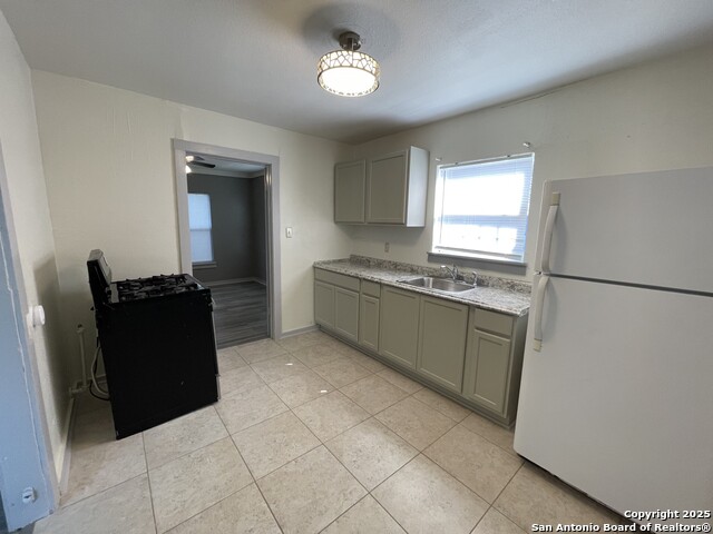 Listing photo id 9 for 518 Sabinas N