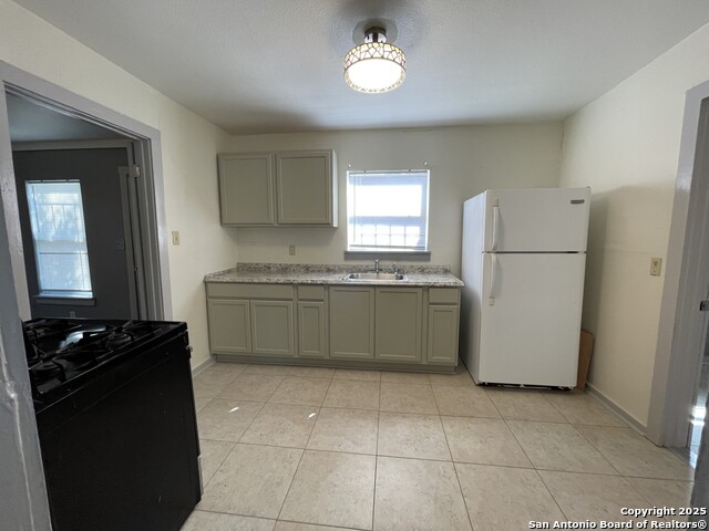 Listing photo id 10 for 518 Sabinas N