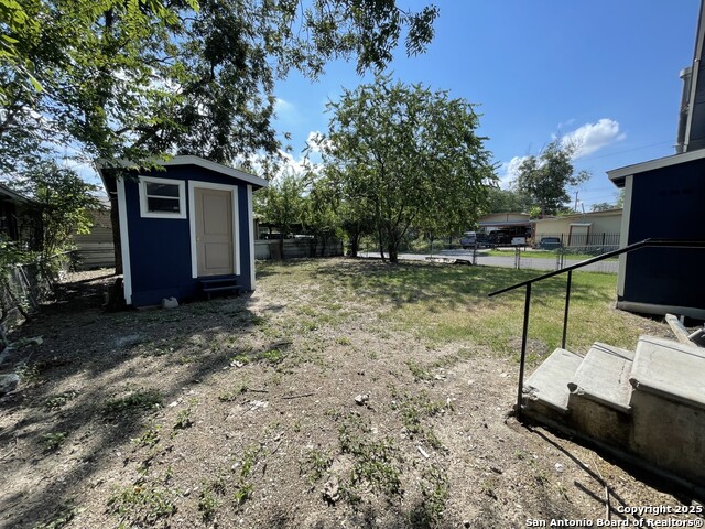 Listing photo id 11 for 518 Sabinas N