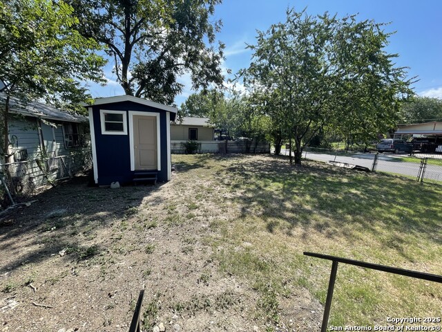 Listing photo id 13 for 518 Sabinas N