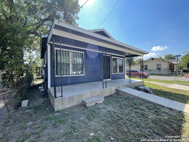 Listing photo id 0 for 518 Sabinas N