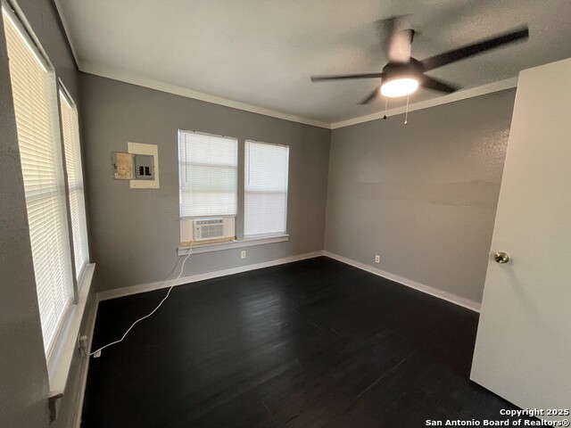 Listing photo id 2 for 518 Sabinas N