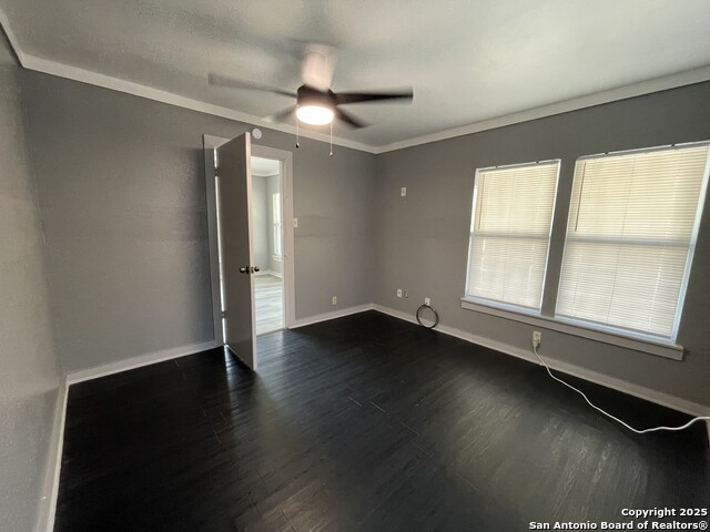 Listing photo id 3 for 518 Sabinas N