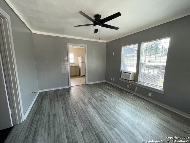 Listing photo id 5 for 518 Sabinas N