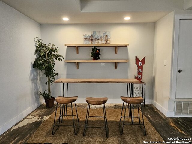 Listing photo id 3 for 15285 Skaggs