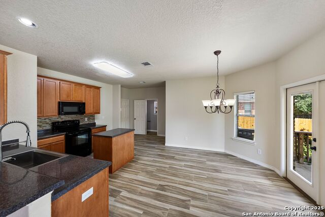 Listing photo id 10 for 3702 Grissom Branch