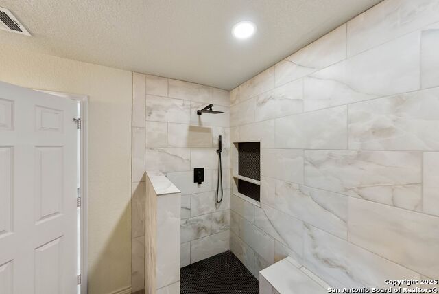 Listing photo id 26 for 3702 Grissom Branch