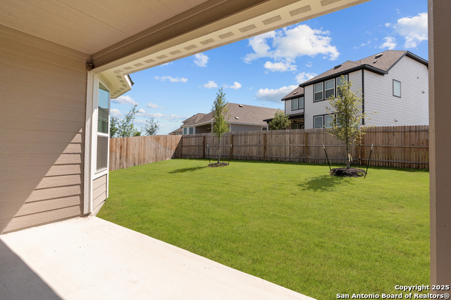 Listing photo id 10 for 4040 Paddock Trail