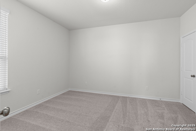 Listing photo id 15 for 4040 Paddock Trail