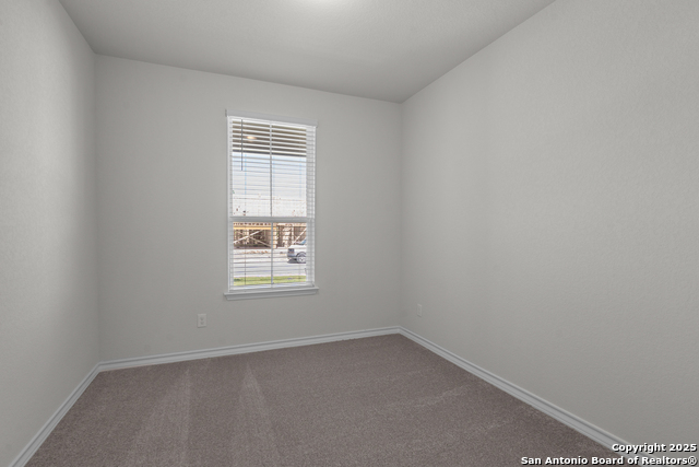 Listing photo id 16 for 4040 Paddock Trail