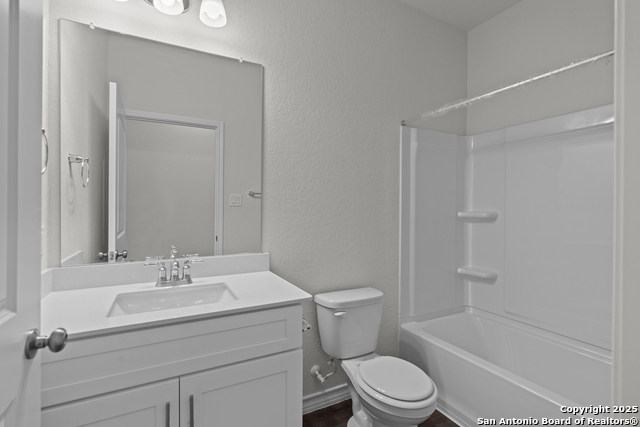 Listing photo id 17 for 4040 Paddock Trail