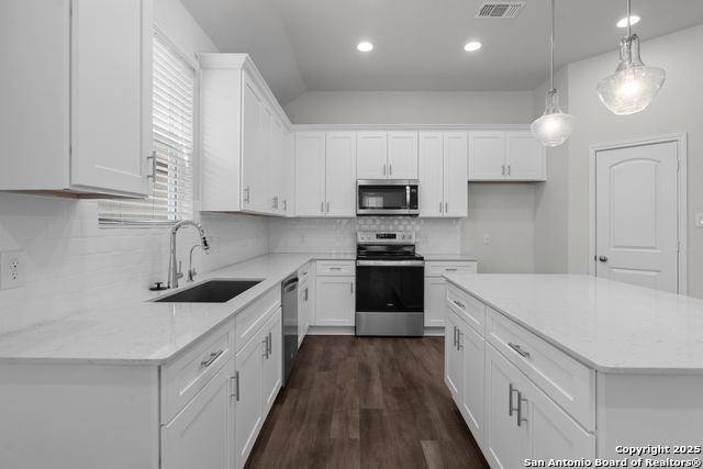 Listing photo id 23 for 4040 Paddock Trail