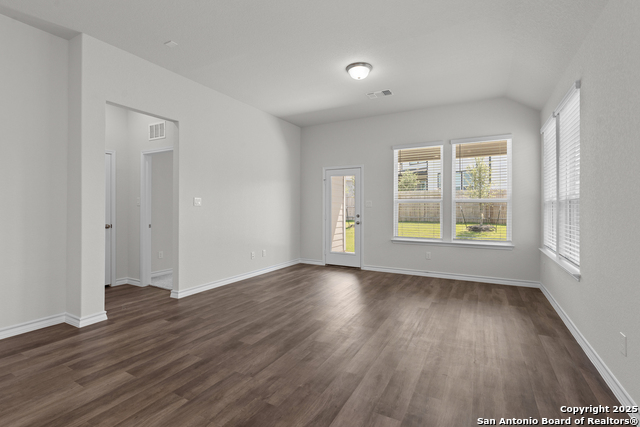 Listing photo id 1 for 4040 Paddock Trail