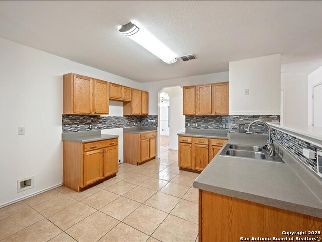 Listing photo id 15 for 8031 Ferndale Oaks