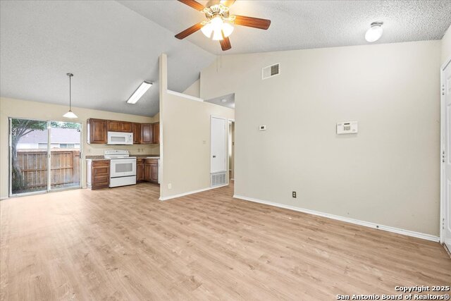 Image 9 of 23 For 9140 Timber Path 2501