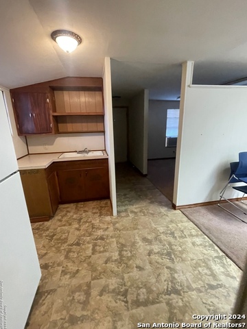 Listing photo id 8 for 401 Blanco Rd E