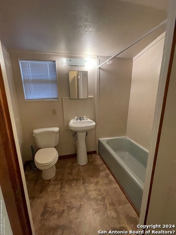 Listing photo id 12 for 401 Blanco Rd E