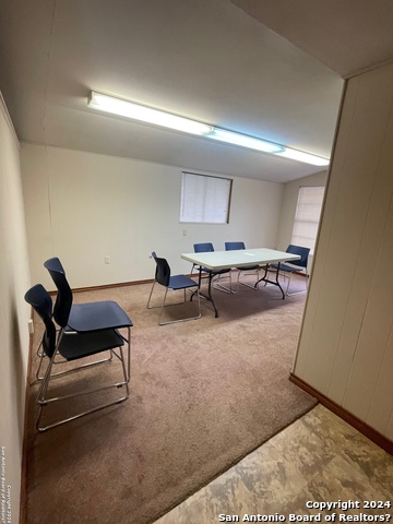 Listing photo id 4 for 401 Blanco Rd E