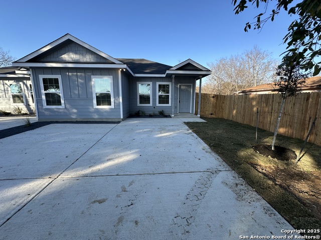 Details for 810 Baxter St E, Seguin, TX 78155