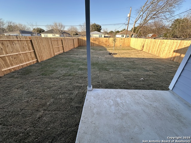 Image 11 of 34 For 810 Baxter St E