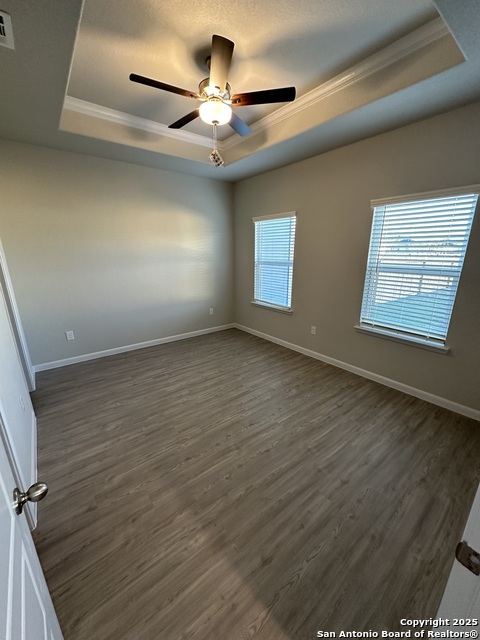 Image 13 of 34 For 810 Baxter St E