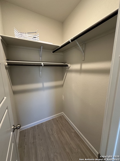 Image 16 of 34 For 810 Baxter St E