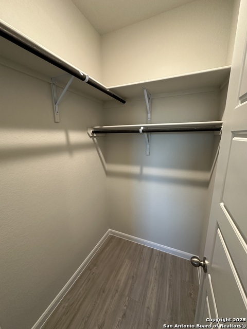 Image 19 of 34 For 810 Baxter St E