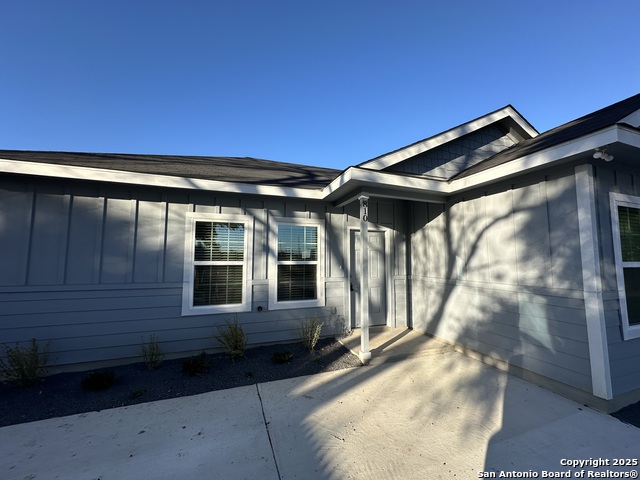 Image 20 of 34 For 810 Baxter St E