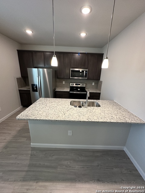 Image 23 of 34 For 810 Baxter St E